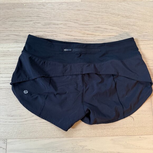 Lululemon Speed Up Low-Rise Lined Short 2.5" in Black, Size 6 - Picture 7 of 8